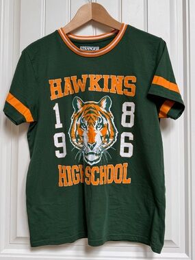 Stranger Things Hawkins High Green and Gold T-Shirt. Size M